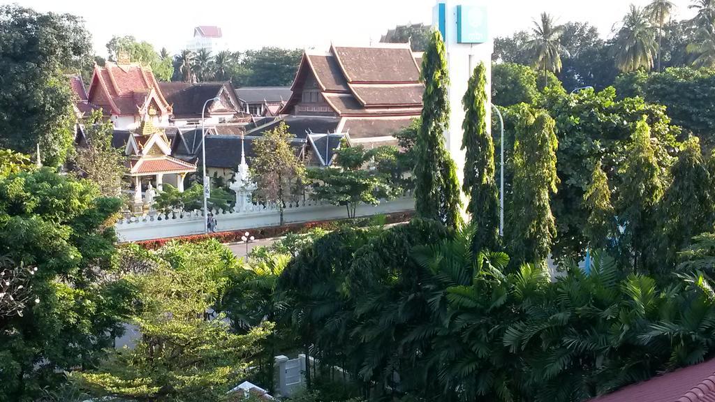 Av Hotel Vientiane Exterior foto