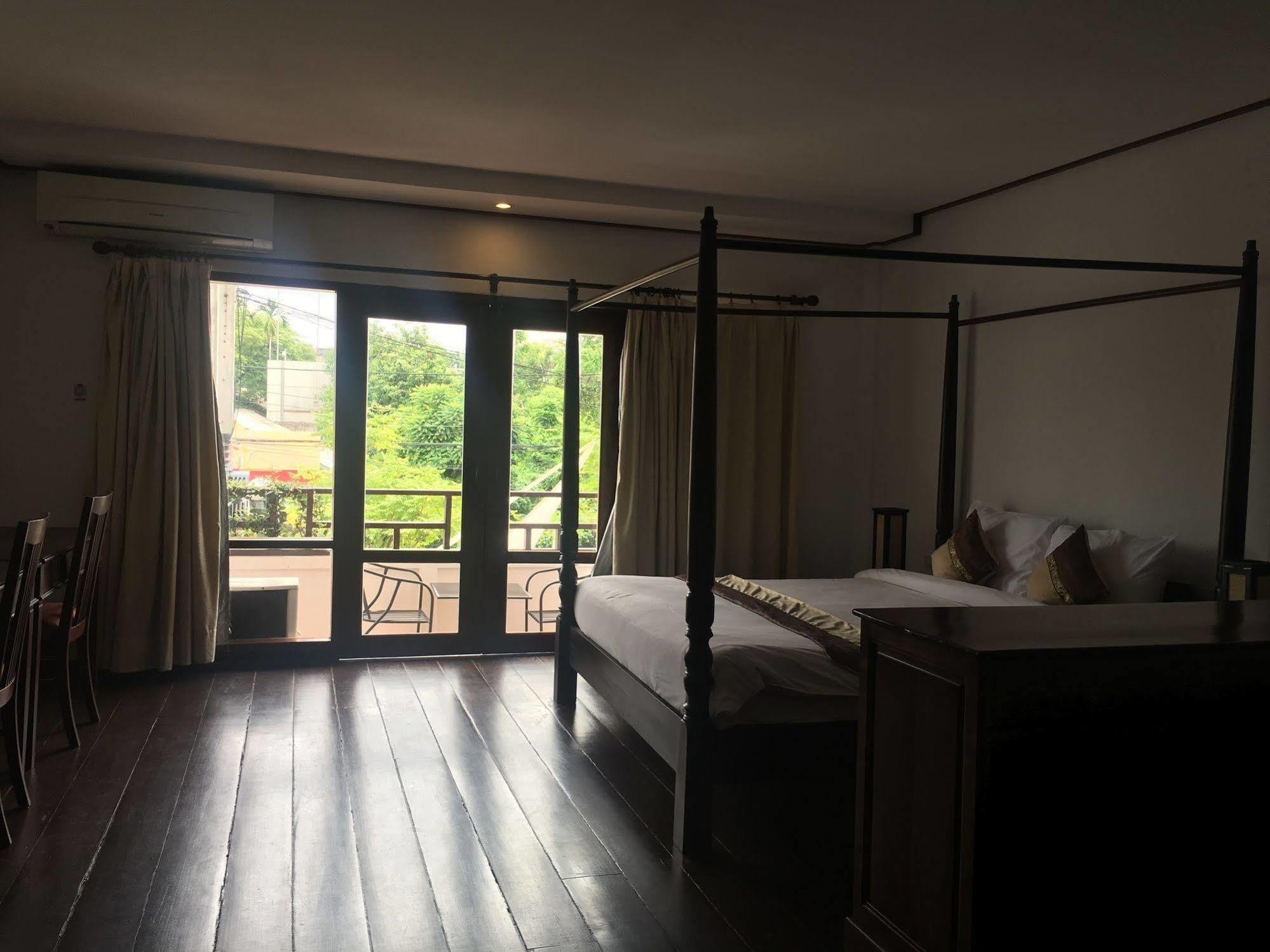 Av Hotel Vientiane Exterior foto