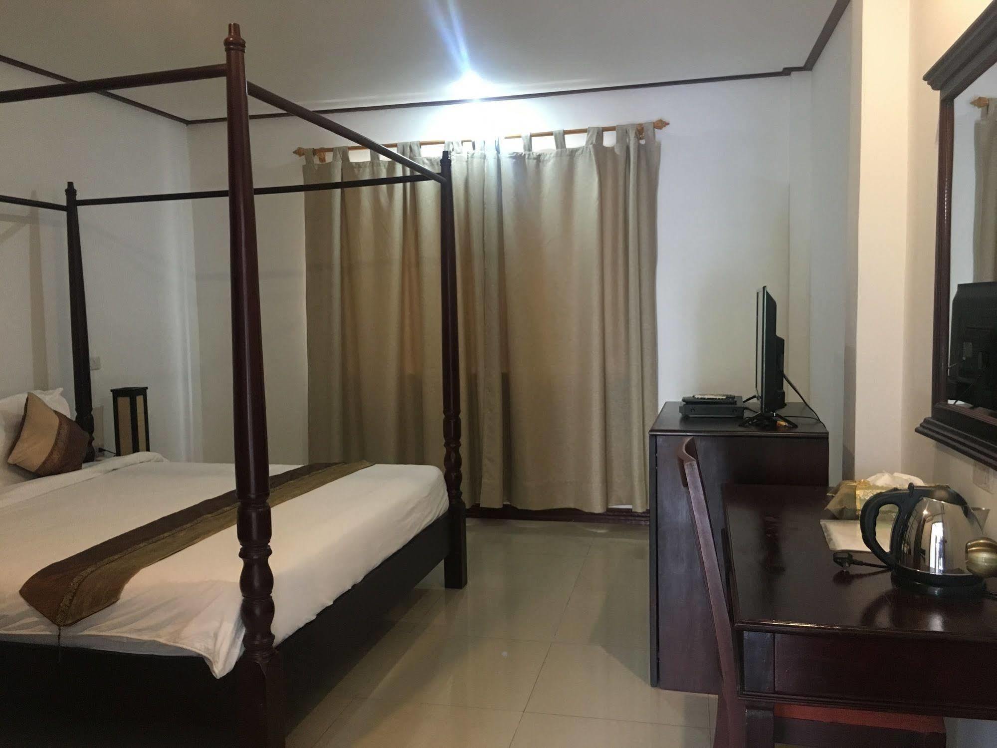 Av Hotel Vientiane Exterior foto