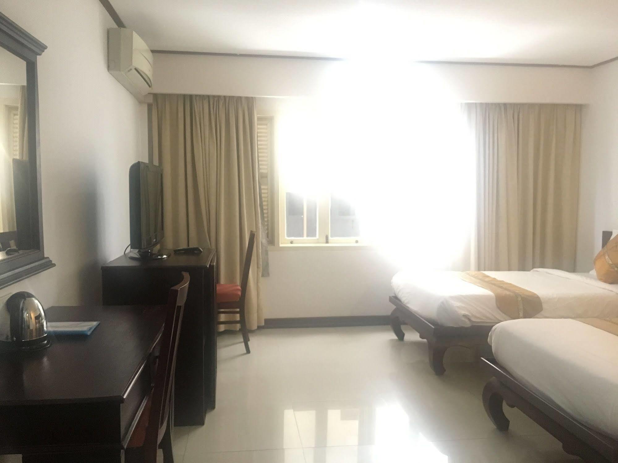 Av Hotel Vientiane Exterior foto