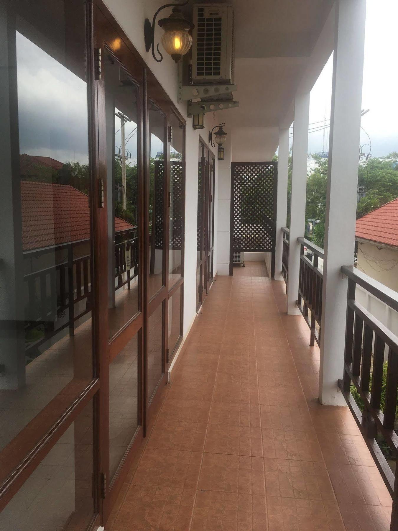 Av Hotel Vientiane Exterior foto