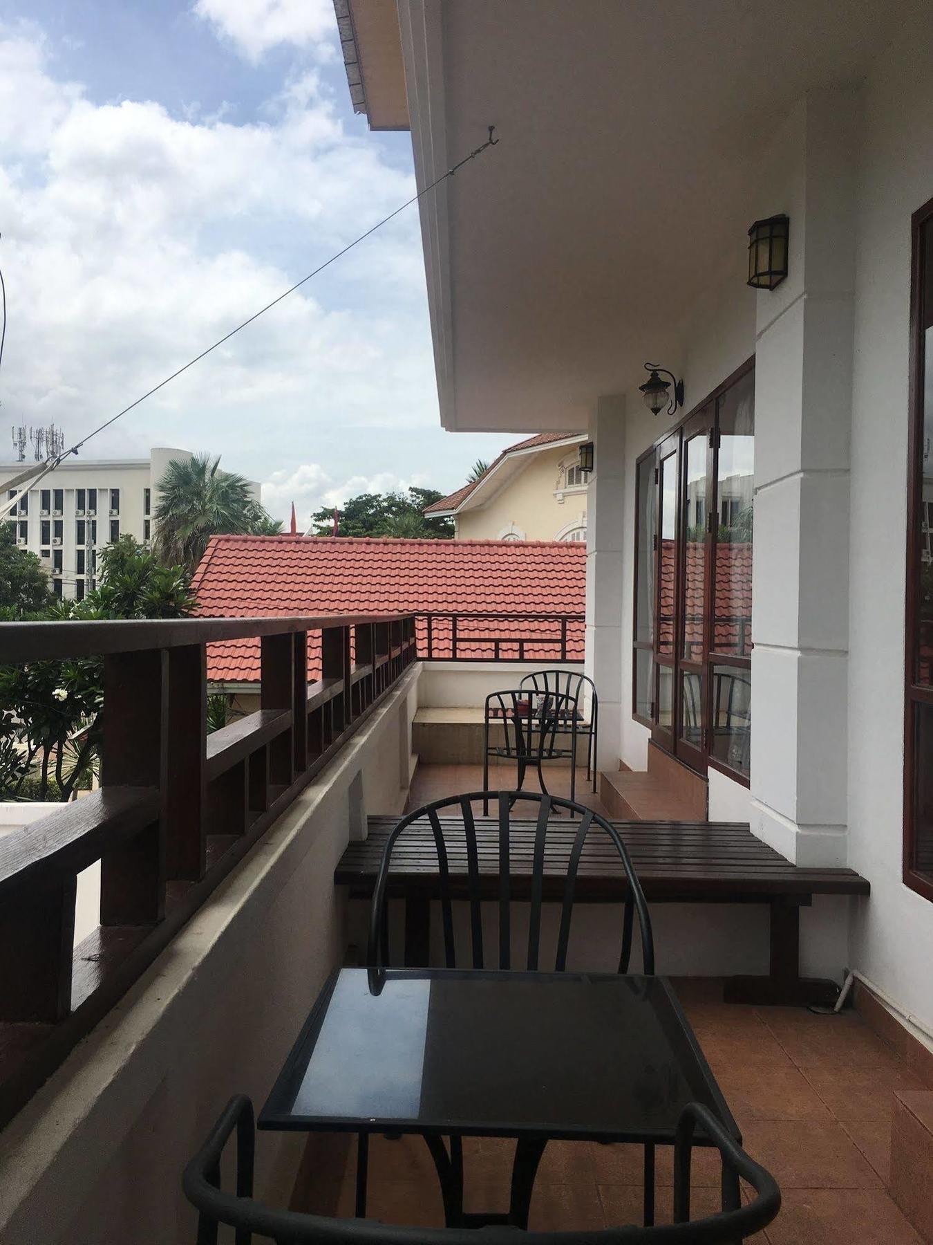 Av Hotel Vientiane Exterior foto